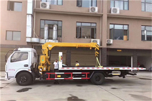 站前区附近汽车轮胎更换